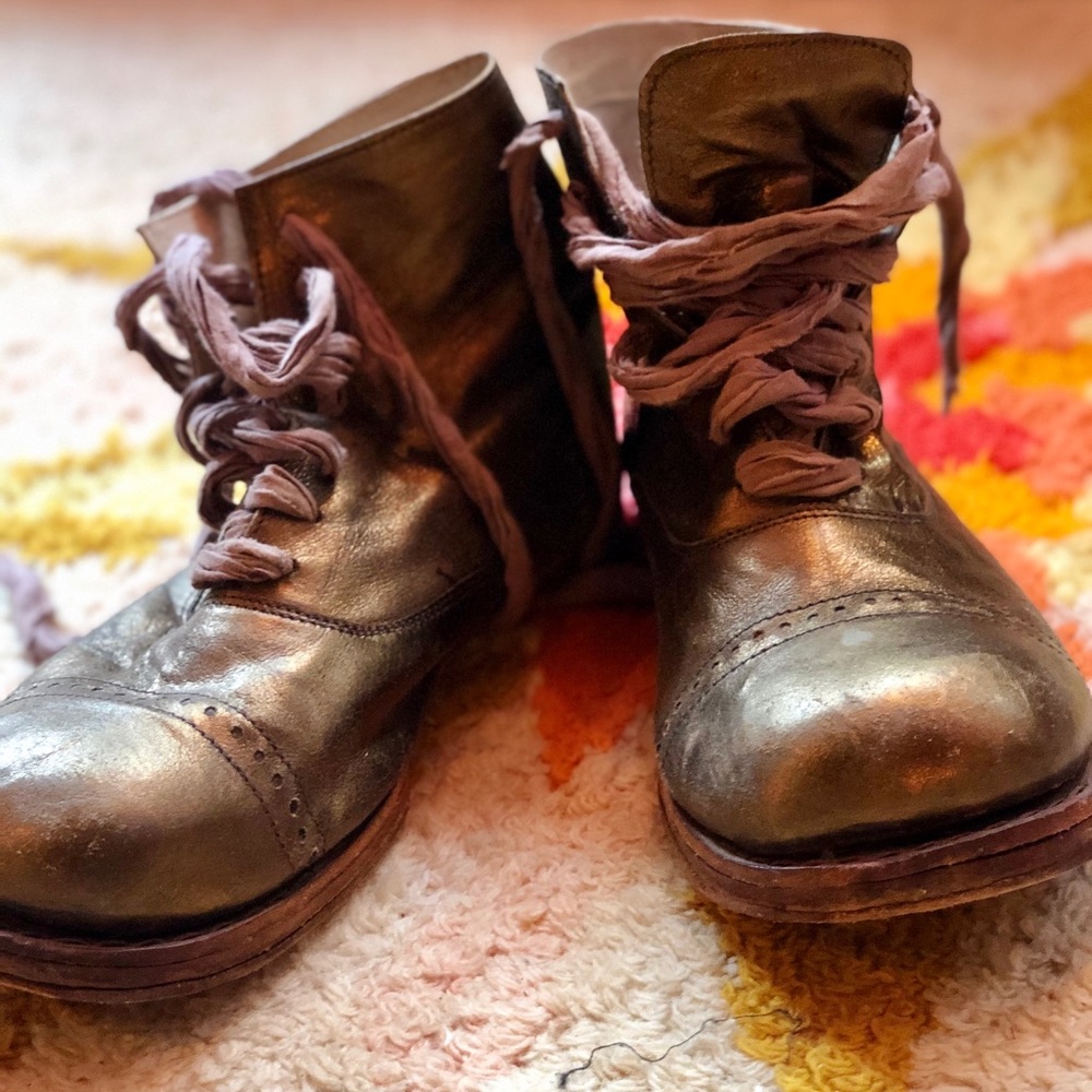 Magnolia Pearl Bojangles boots 38 rare Cosmo wide